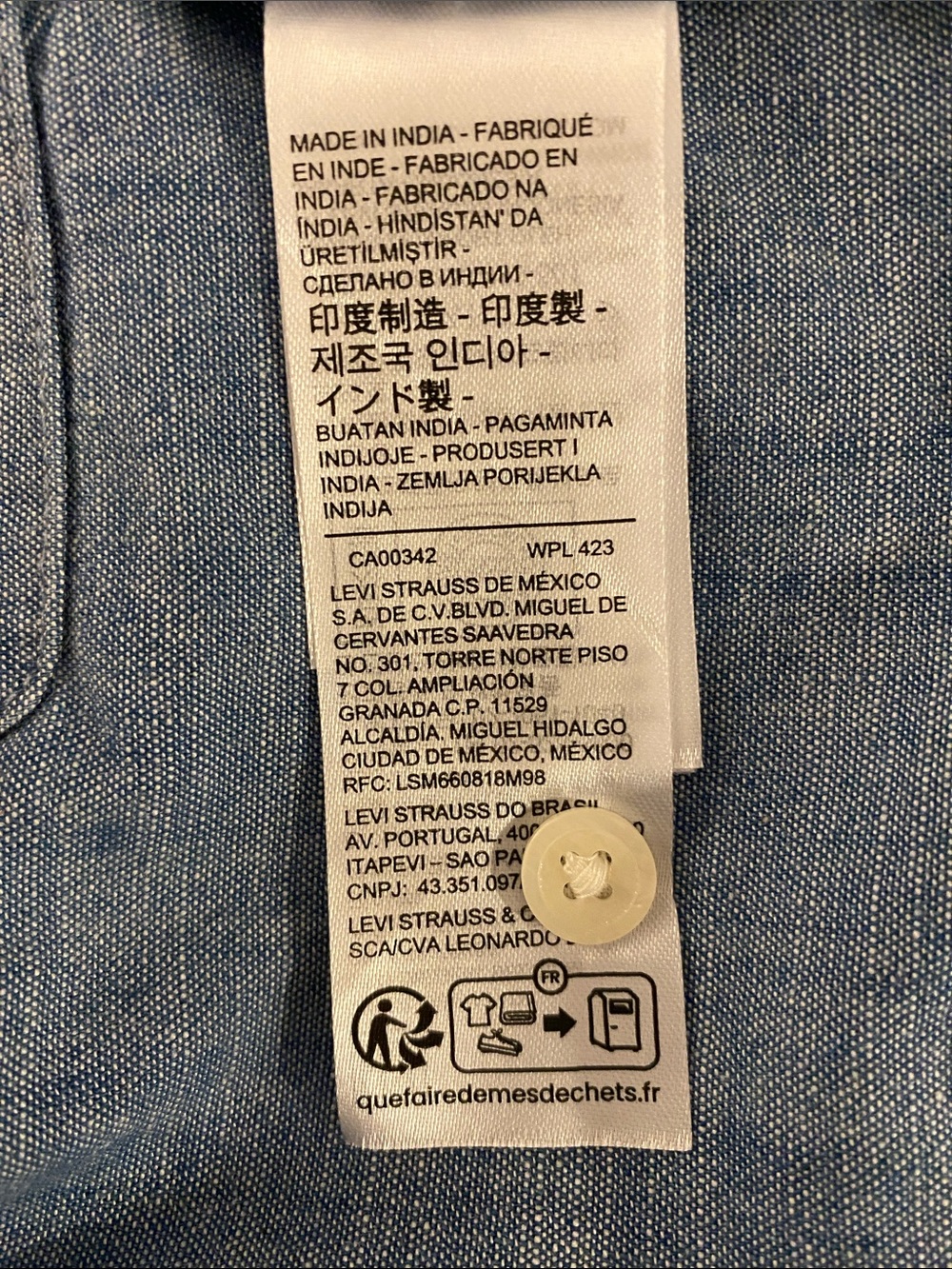 Levi's Gracen Blouse Sleeveless Button-Down Chambray - Size XL - 100% Cotton - Picture 6 of 8